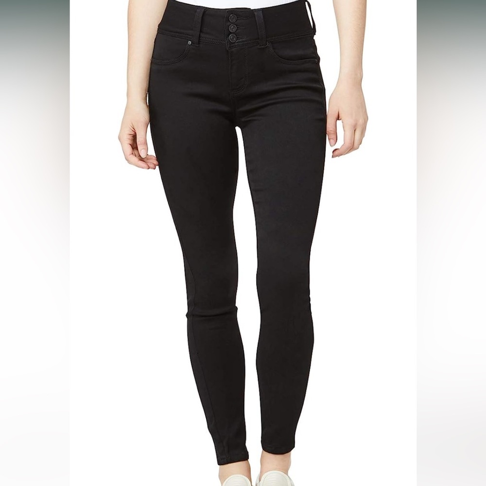 NWT Wallflower Women’s Instasoft material jeans